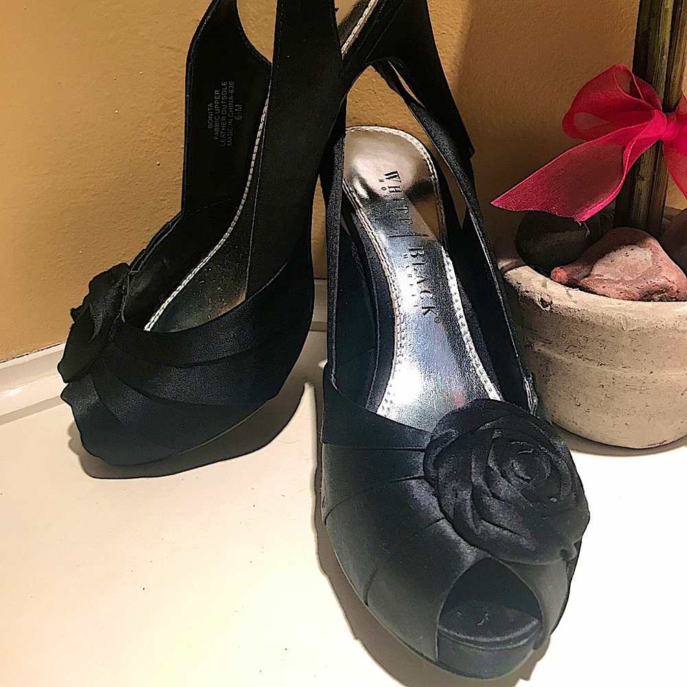 NWT WHITE HOUSE BLACK MARKET BONITA SATIN PUMP 6.5